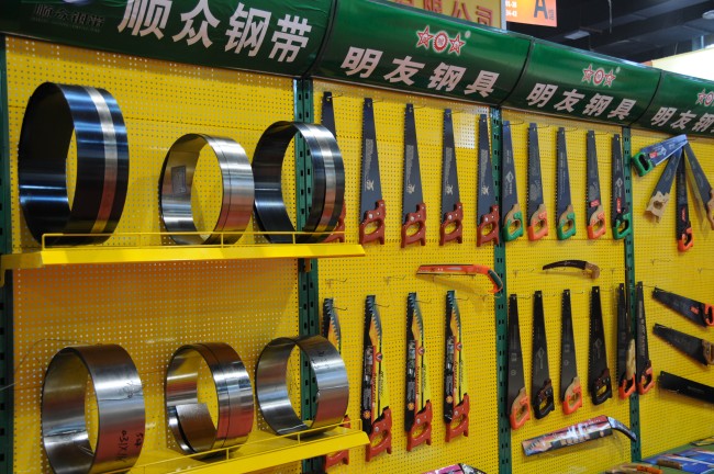一张丝网以展会友闯世界(图1)